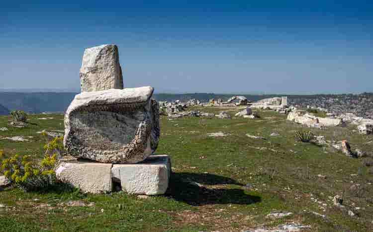 apollon-lairbenos-temple-ruins-on-asartepe-hill