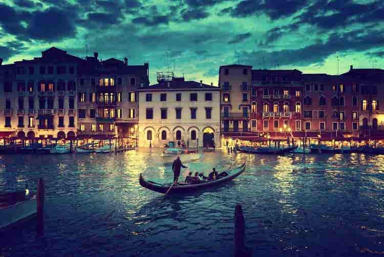 night-time-in-venice