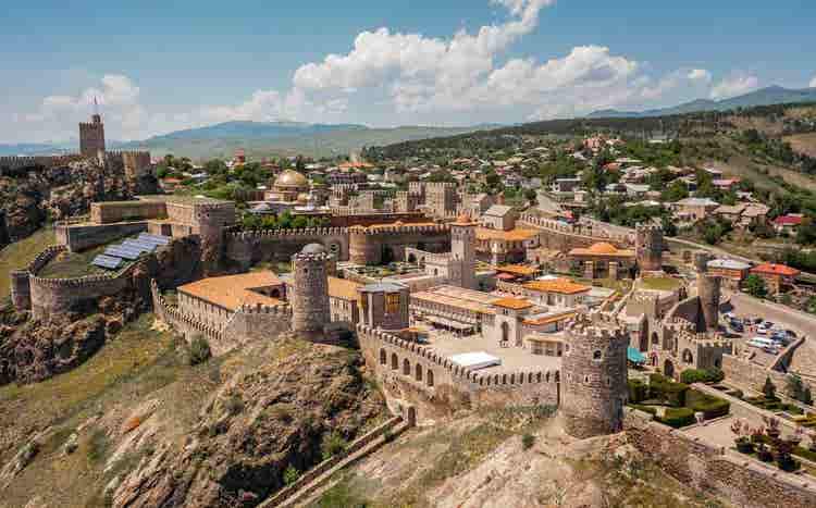 Akhaltsikhe – crossroads of empires .